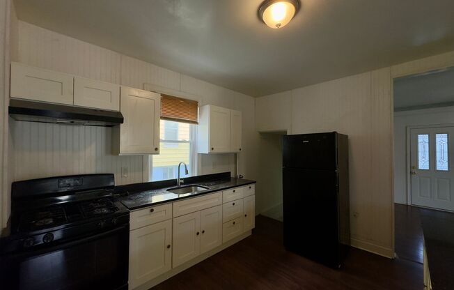 3 beds, 1 bath, $1,600