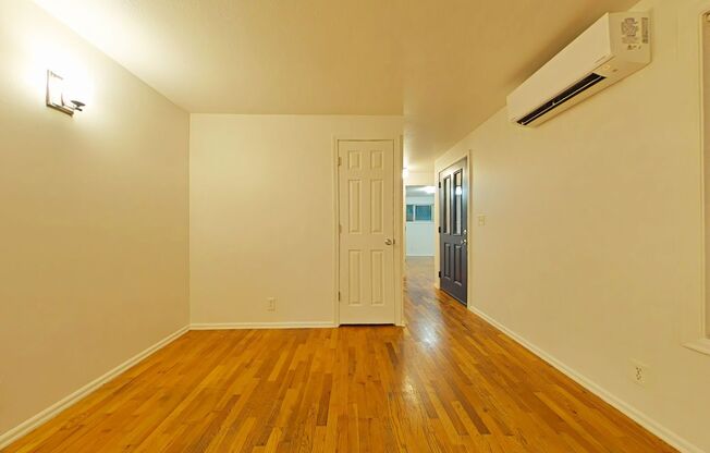 2 Bedroom Duplex ~ Close to 9th Street