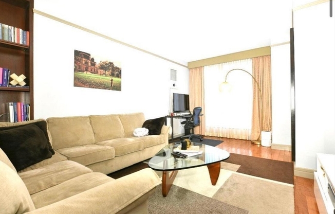 1 bed, 1.5 baths, 965 sqft, $4,350, Unit 703