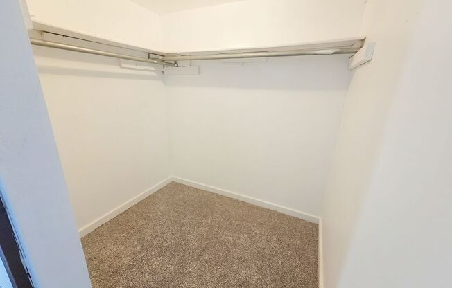 614 Douglas Ave, Des Moines, IA 50313