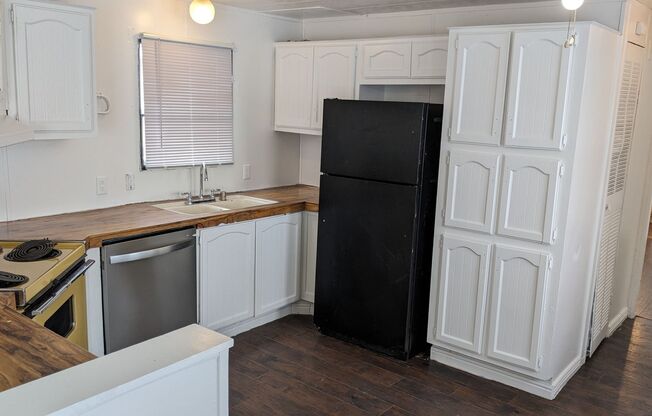 3 beds, 2 baths, 850 sqft, $1,295, Unit #3