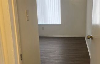 3 beds, 1.5 baths, 1,106 sqft, $1,400, Unit 203