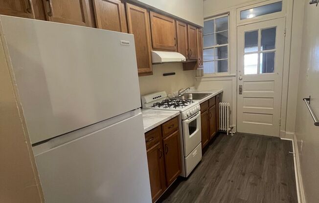 2 beds, 1 bath, 810 sqft, $1,895, Unit 418 #3