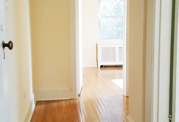 2 beds, 2 baths, 1,050 sqft, $1,925, Unit 314
