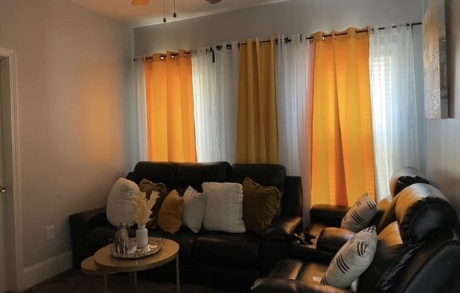 3 beds, 1 bath, 1,100 sqft, $2,700, Unit 2