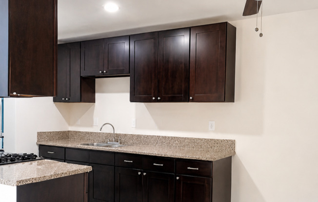 1 bed, 1 bath, 728 sqft, $1,950, Unit 945-47