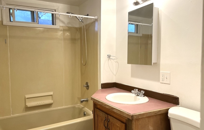 47 LANSING PL
