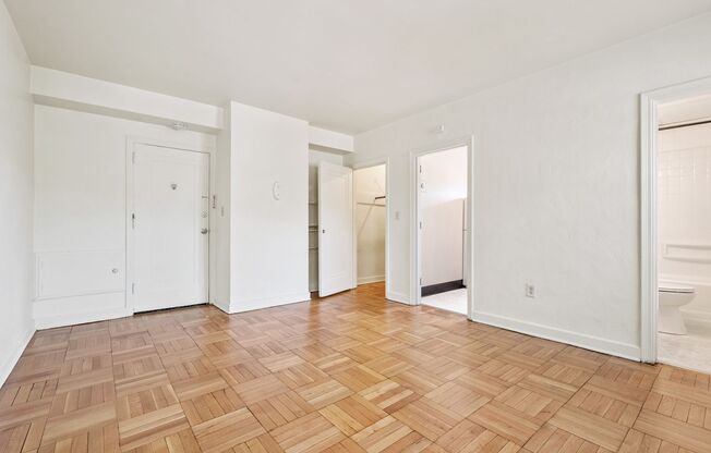 1 bed, 1 bath, $1,000, Unit 201