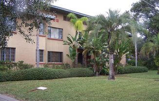 Renovated 2 bed 1 bath Spacious apt in the heart of Park Lake/Highland Orlando