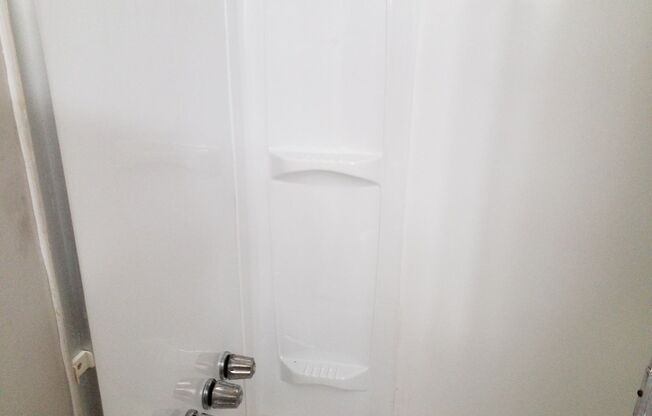 Studio, 1 bath, 800 sqft, $725, Unit 4D