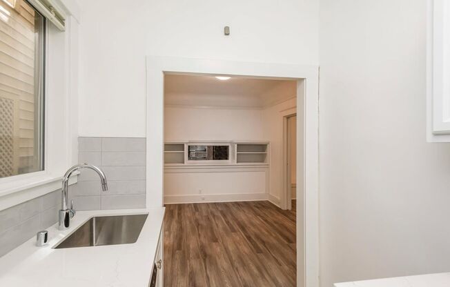 1 bed, 1 bath, $2,295, Unit 105