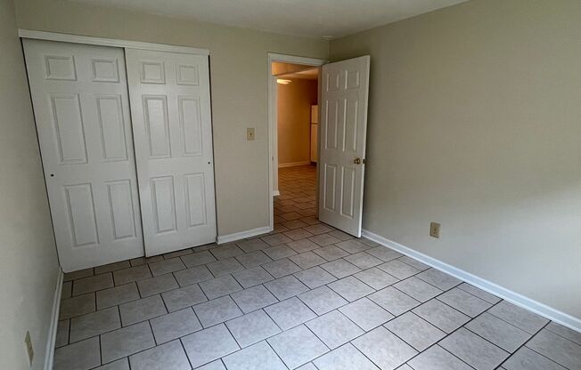 1 bed, 1 bath, 650 sqft, $825, Unit 940-12