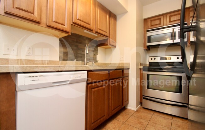 2 beds, 2 baths, 699 sqft, $925, Unit 501