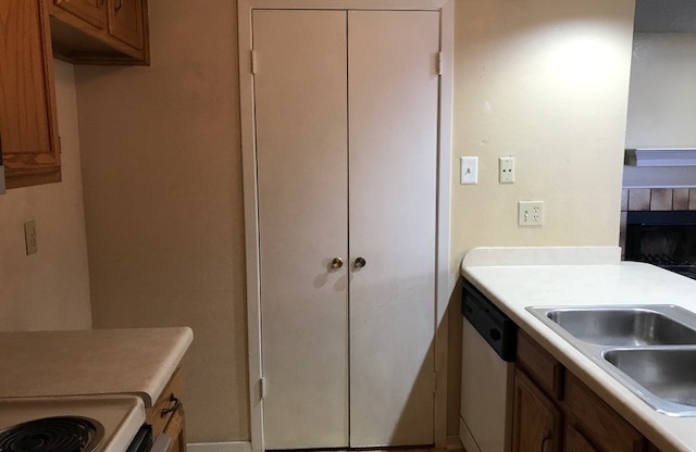 2 beds, 2 baths, $1,095, Unit #223