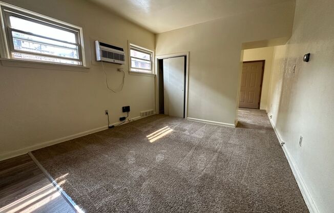 1 bed, 1 bath, $990, Unit 2