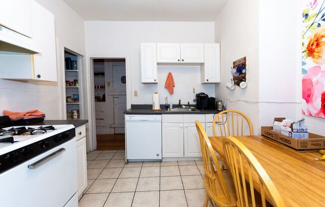 3 beds, 1 bath, $3,300, Unit Unit #16