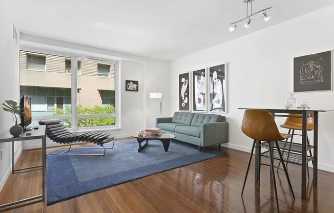 462 W 58 ST