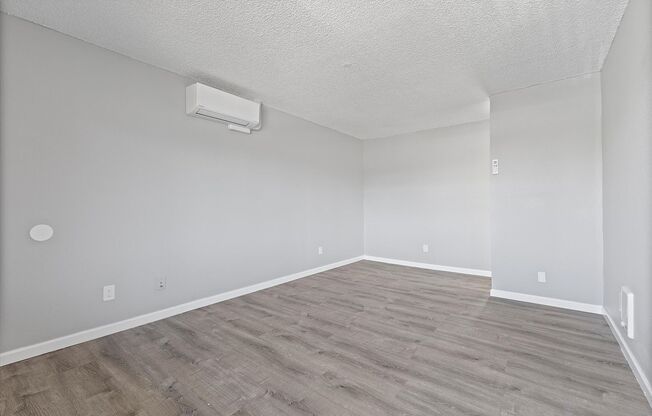 2 beds, 1 bath, 840 sqft, $1,350, Unit 695