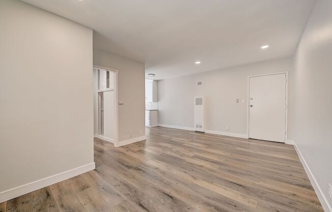 1 bed, 1 bath, 695 sqft, $1,598, Unit 19