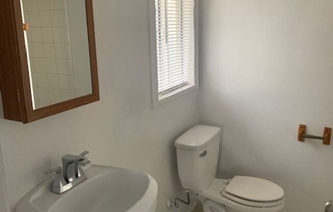 Studio, 1 bath, $795, Unit 711 BRYCE DR A & B