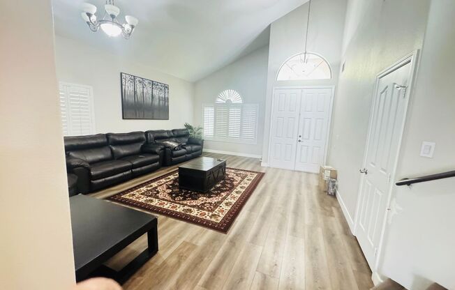 AMERICANA Property Mgmt - Remodeled 2 story - 5 beds with pool in the NorthWest