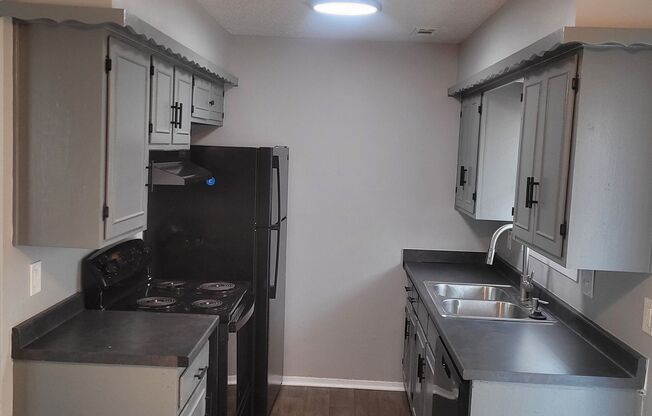 2 beds, 1 bath, 825 sqft, $890, Unit 2943-1