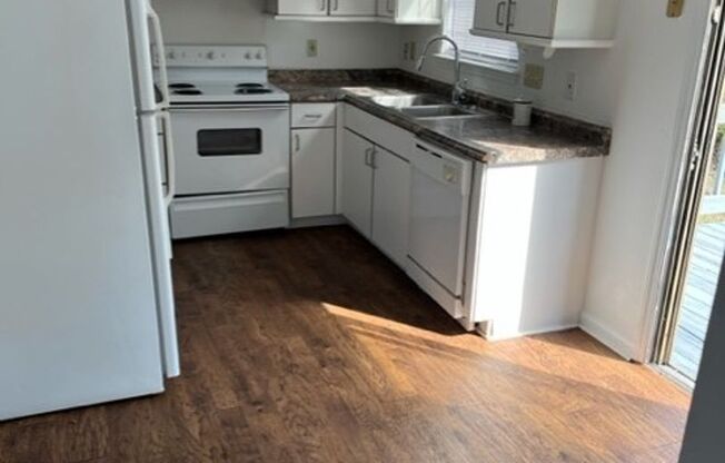 Available 3 bedroom/ 2 bathroom Home!