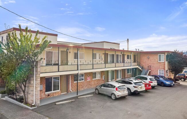 1 bed, 1 bath, 500 sqft, $1,545, Unit 13