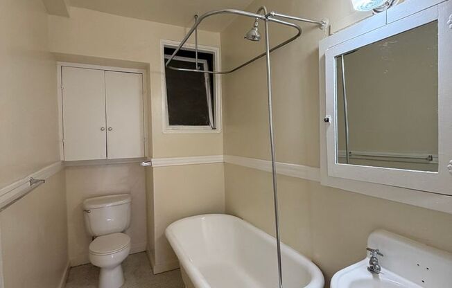 2 beds, 1 bath, 850 sqft, $1,795, Unit 308