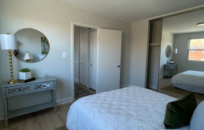 1 bed, 1 bath, $1,200, Unit # H