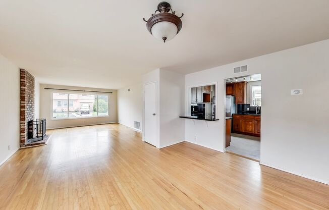 Welcome to Your Serene Coastal Retreat! 3 Beds 1.5 Baths Single Family Home