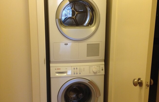 Studio, 1 bath, 440 sqft, $2,400, Unit 0720