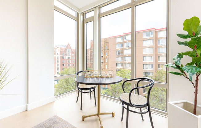 2 beds, 2 baths, 867 sqft, $4,075, Unit 501