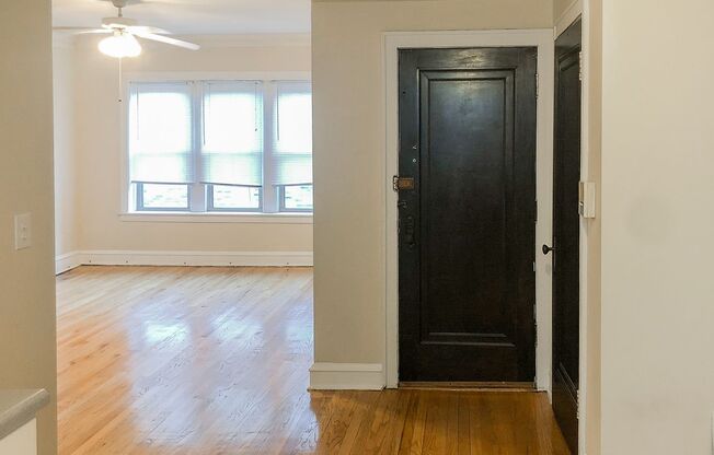 2 beds, 1 bath, 815 sqft, $2,100, Unit 4819-3A