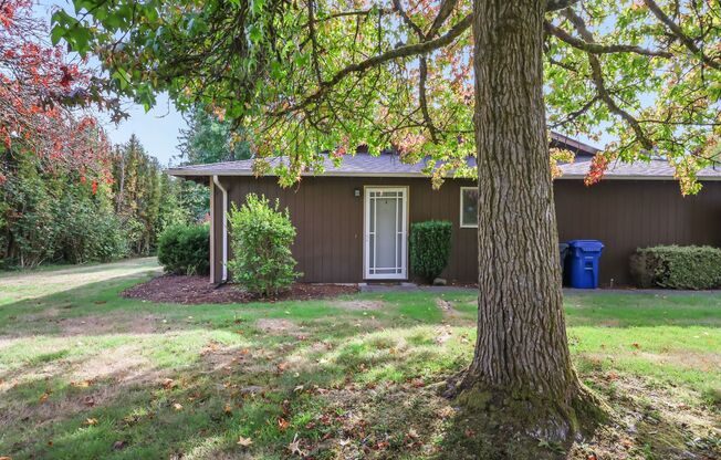 MOVE IN READY NOW! Normandy Park 1 level 2 bed 1 bath duplex on Olympia's west side.