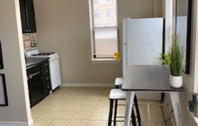 Studio, 1 bath, 400 sqft, $875, Unit 507