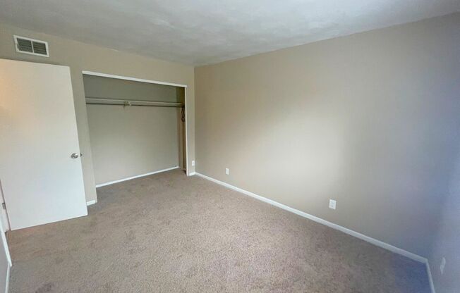 2 beds, 1.5 baths, 994 sqft, $1,050, Unit 8