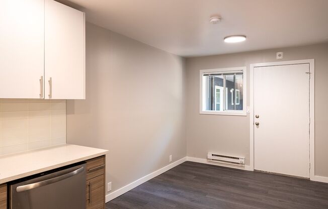 2 beds, 1 bath, 490 sqft, $1,742, Unit 102
