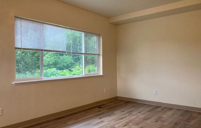 2 beds, 1 bath, 868 sqft, $1,900, Unit 6
