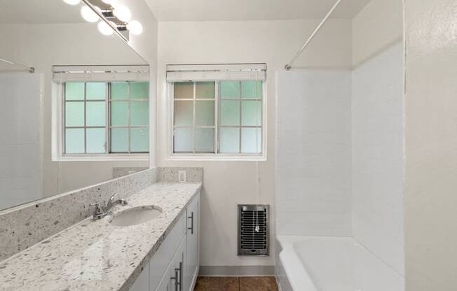 Apartments for rent in Van Nuys  Bathtub