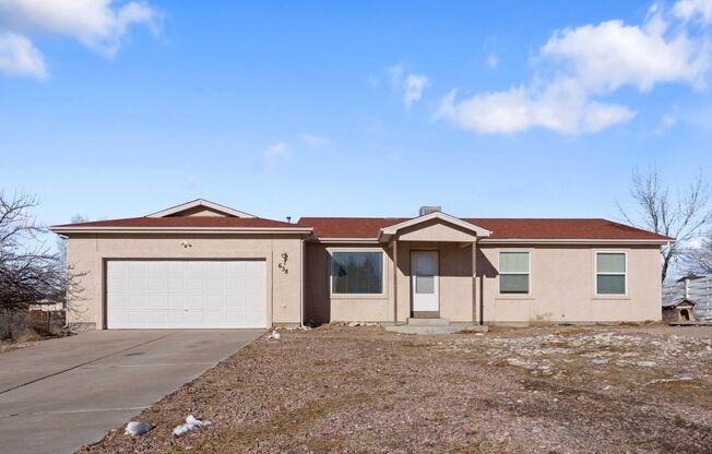 Pueblo West ranch home in cul-de-sac on .28 acre lot