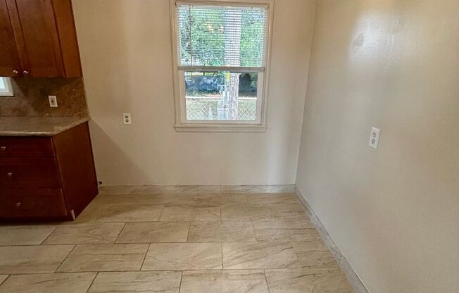 Not to be missed Castro Valley cottage!