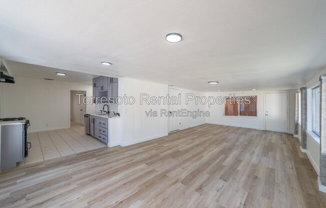 1 bed, 1 bath, $900, Unit B