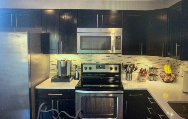 8606 HAMILTON CT