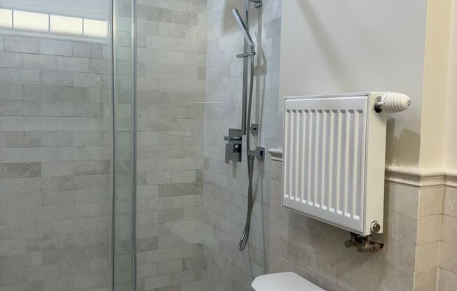 2 beds, 2 baths, 1,200 sqft, $2,650, Unit B33