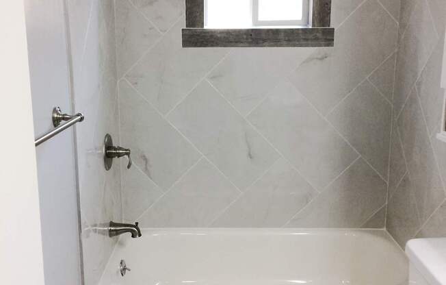 Eastlake Terrace 1 Bedroom Bathroom