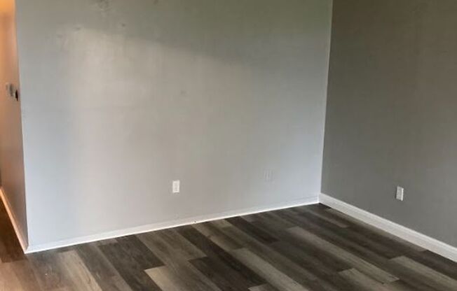 3 beds, 1 bath, $900