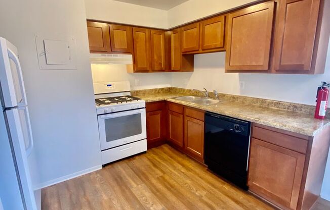 2 beds, 1 bath, 1,000 sqft, $1,295, Unit 619 Flint Rd. #5
