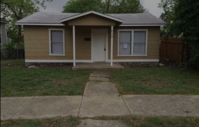 3 beds, 1 bath, 896 sqft, $1,195