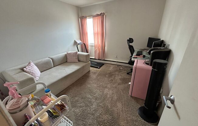 2 beds, 1 bath, $1,395, Unit 204